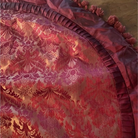 SOLD Vintage Christmas tree skirt 58 inches - Picture 2 of 8